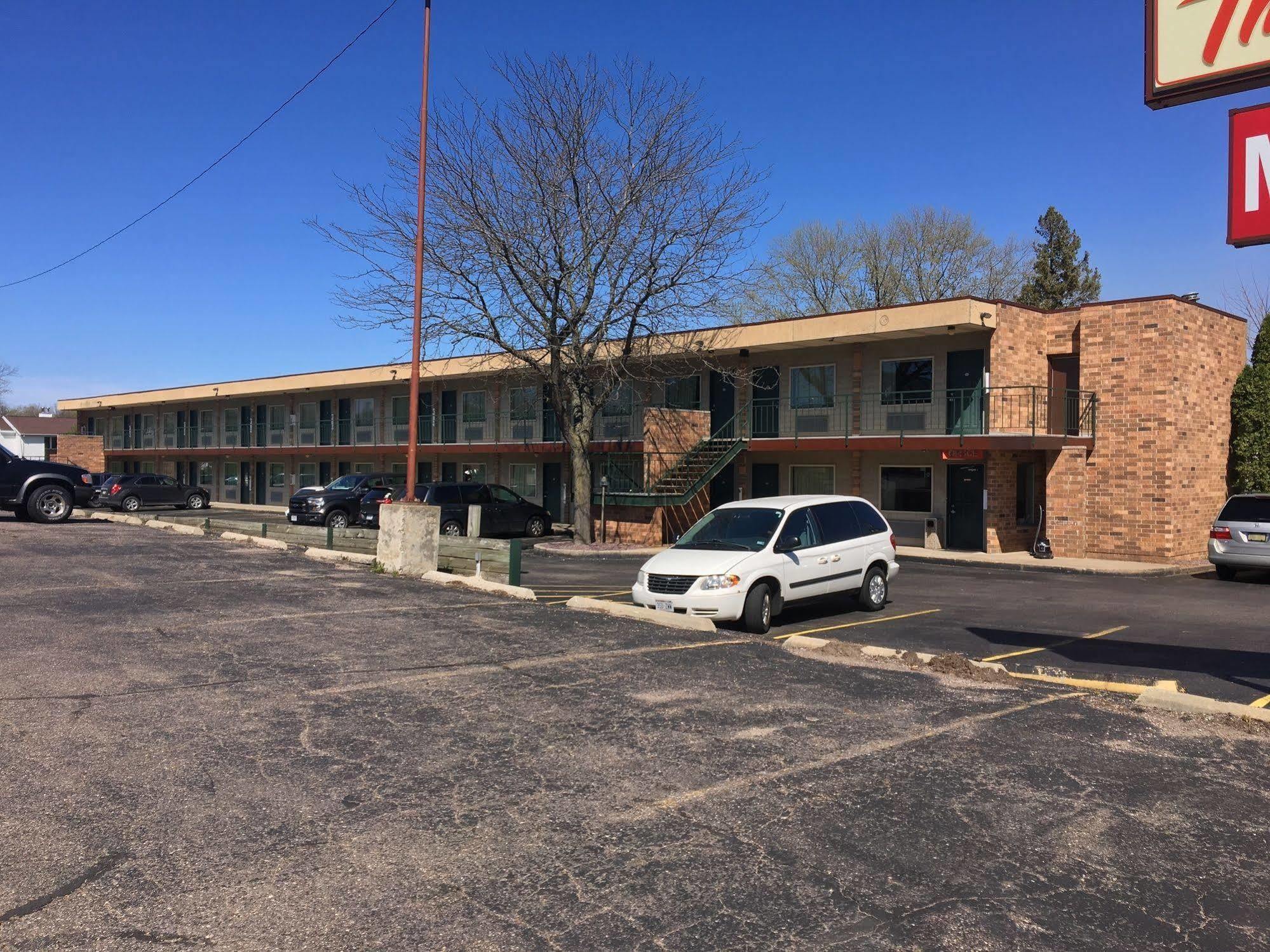 Thunderbird Motor Inn Baraboo Exterior foto